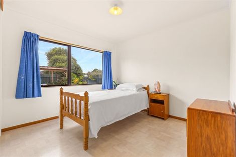 Photo of property in 102 Beach Road, Te Atatu Peninsula, Auckland, 0610