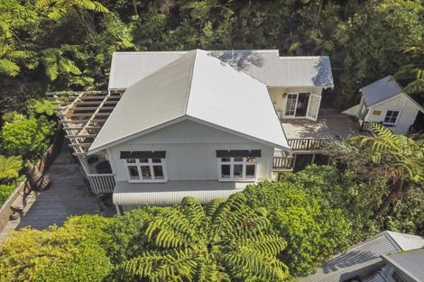 Photo of property in 34 Ferry Road, Days Bay, Lower Hutt, 5013