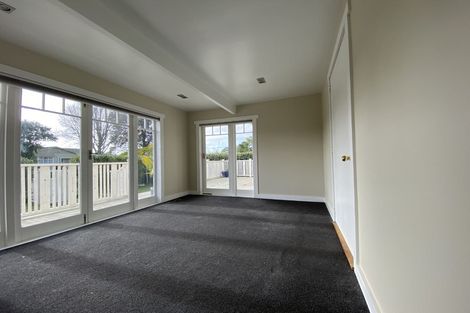 Photo of property in 6 Riro Street, Point Chevalier, Auckland, 1022