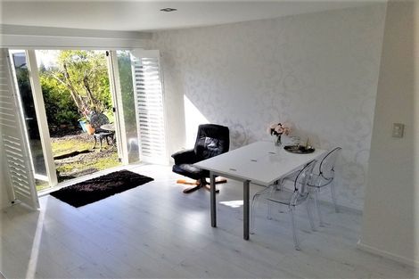 Photo of property in 33 Forrest Hill Road, Milford, Auckland, 0620