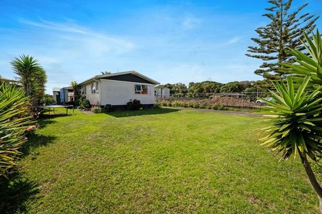 Photo of property in 22 Watchfield Close, Mangere, Auckland, 2022