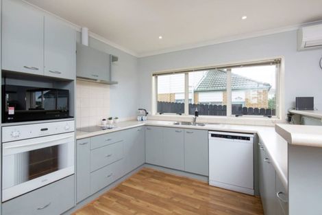 Photo of property in 204 Botany Road, Botany Downs, Auckland, 2010