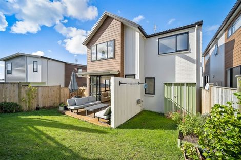 Photo of property in 16 Seafarer Crescent, Stanmore Bay, Whangaparaoa, 0932
