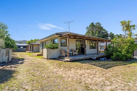 Photo of property in 106 Kowhai Avenue, Matarangi, Whitianga, 3592