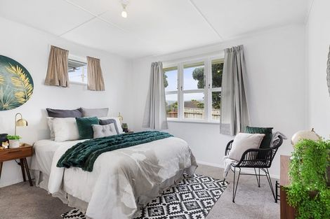 Photo of property in 25 Sievers Grove, Cannons Creek, Porirua, 5024