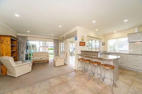 Photo of property in 1 Silkwood Place, Fitzherbert, Palmerston North, 4410