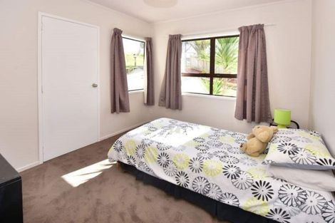 Photo of property in 15 Elizabeth Drive, West Harbour, Auckland, 0618