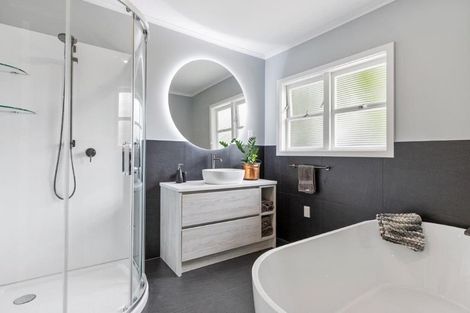 Photo of property in 98 Ireland Road, Mount Wellington, Auckland, 1060