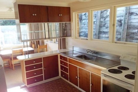 Photo of property in 25 Seaview Road, Marfell, New Plymouth, 4310