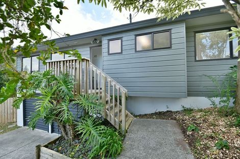 Photo of property in 1/70 Athena Drive, Totara Vale, Auckland, 0629