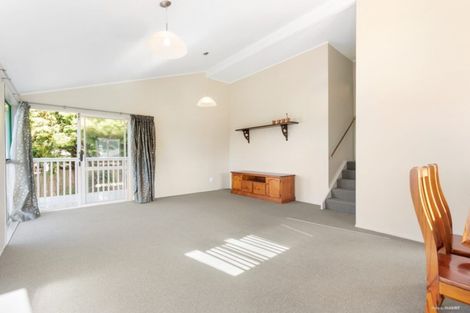 Photo of property in 2/10 Glenvale Place, Totara Vale, Auckland, 0629