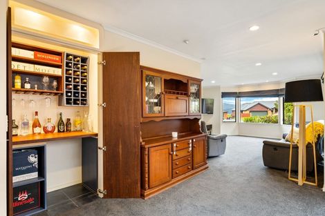 Photo of property in 8 Fernridge Way, Tirohanga, Lower Hutt, 5010