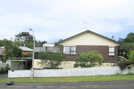 Photo of property in 1 John Webster Place, Glen Eden, Auckland, 0602