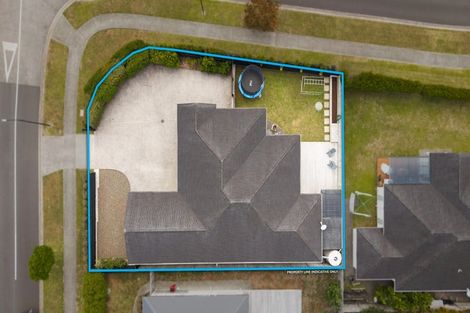 Photo of property in 1 Aporo Drive, Kumeu, 0810