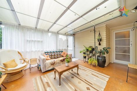 Photo of property in 5 Rawhiti Street, Stokes Valley, Lower Hutt, 5019