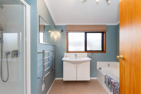 Photo of property in 4 Dresdan Court, Hokowhitu, Palmerston North, 4410