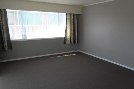 Photo of property in 16 Hillside Drive, Maoribank, Upper Hutt, 5018