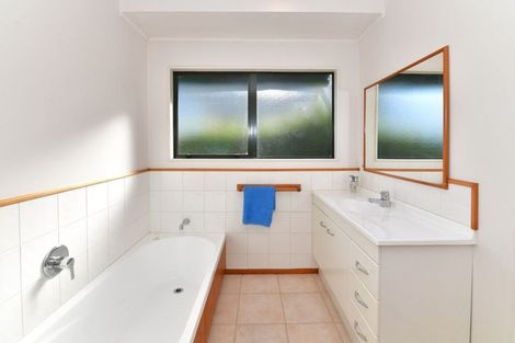 Photo of property in 46 Wade River Road, Stanmore Bay, Whangaparaoa, 0932
