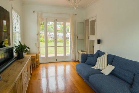 Photo of property in 27 Belle Vue Avenue, Northcote Point, Auckland, 0627