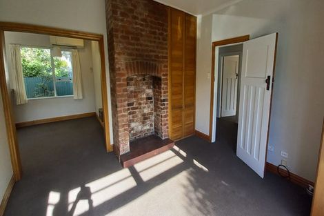 Photo of property in 60 Sandwich Road, Beckenham, Christchurch, 8023