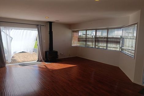 Photo of property in 3/166 Bradbury Road, Botany Downs, Auckland, 2010