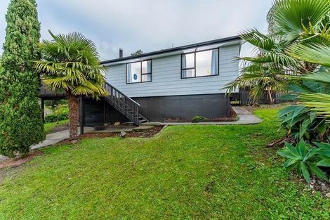 Photo of property in 4 Kayle Glen, West Harbour, Auckland, 0618
