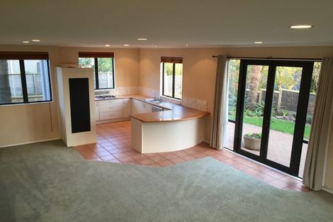 Photo of property in 4/44 Carlisle Road, Browns Bay, Auckland, 0630