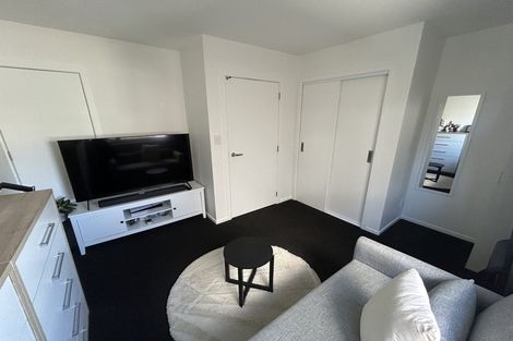 Photo of property in 5/15 Chivalry Road, Glenfield, Auckland, 0629