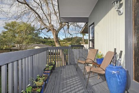Photo of property in 19 Mckinley Road, Sunnyvale, Auckland, 0612
