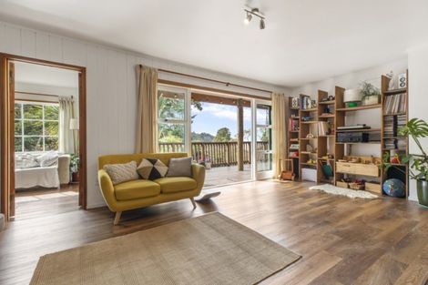 Photo of property in 74 Laingholm Drive, Laingholm, Auckland, 0604