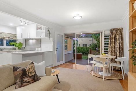 Photo of property in 1/5 Dudding Avenue, Northcote, Auckland, 0627