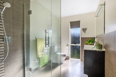 Photo of property in 16 Semillon Avenue, Henderson, Auckland, 0612