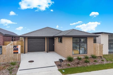 Photo of property in 25 Waruhia Crescent, Rototuna North, 3281