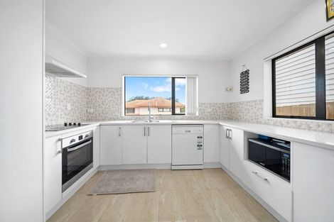 Photo of property in 4 Figtree Terrace, Goodwood Heights, Auckland, 2105