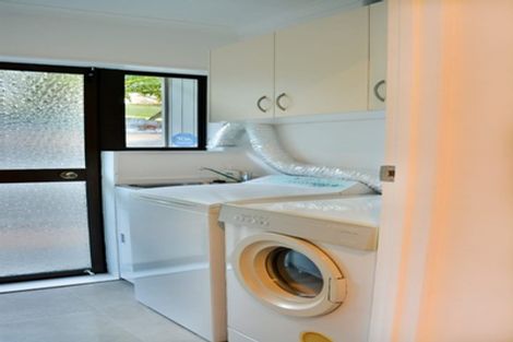 Photo of property in 2/54 Hebron Road, Waiake, Auckland, 0630