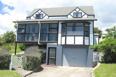 Photo of property in 2 Seaview Road, Cable Bay, 0420