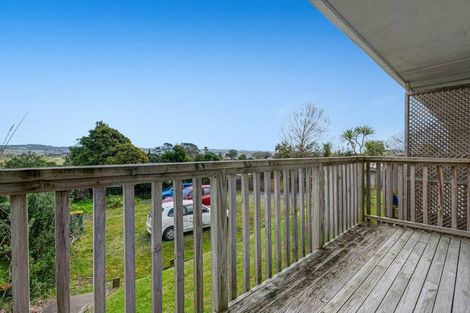 Photo of property in 2 Kaipara Crescent, Helensville, 0800