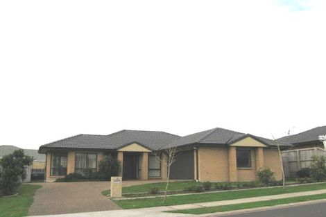 Photo of property in 15 Toledo Avenue, Henderson, Auckland, 0612