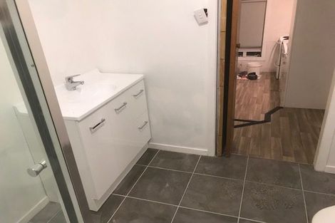 Photo of property in 16a Holiday Road, Stanmore Bay, Whangaparaoa, 0932