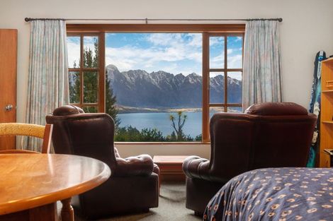Photo of property in 8 Aspen Grove, Fernhill, Queenstown, 9300