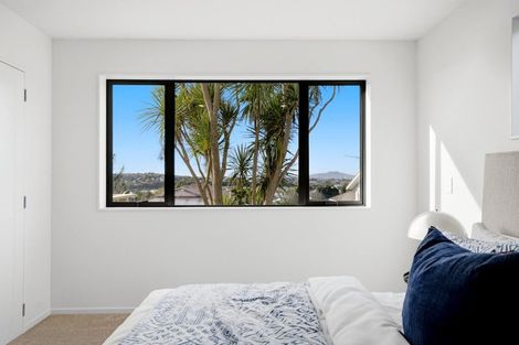 Photo of property in 10 Tusac Place, Totara Vale, Auckland, 0627
