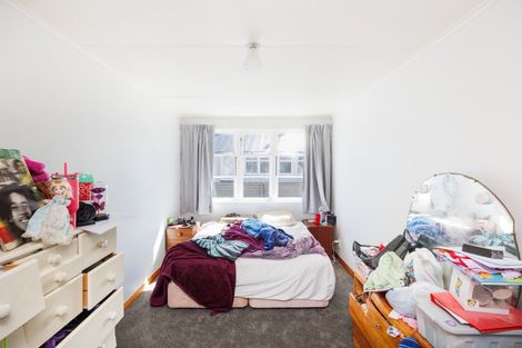 Photo of property in 27 Crewe Crescent, Hokowhitu, Palmerston North, 4410