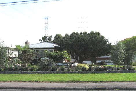 Photo of property in 12 Royal View Road, Te Atatu South, Auckland, 0610