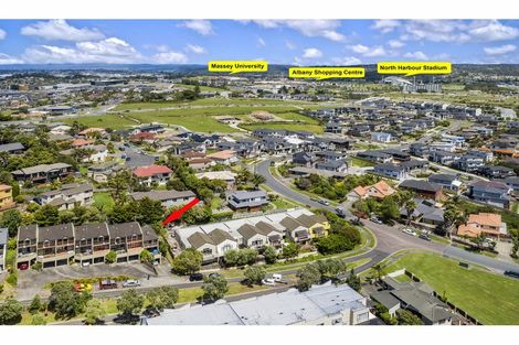 Photo of property in 1/7 Pannill Place, Oteha, Auckland, 0632