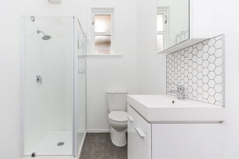 Photo of property in 6 Queens Drive, Kilbirnie, Wellington, 6022