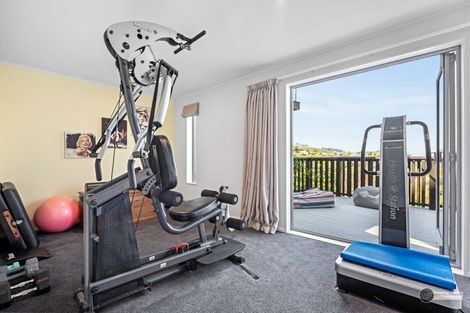 Photo of property in 37 Pekanga Road, Normandale, Lower Hutt, 5010