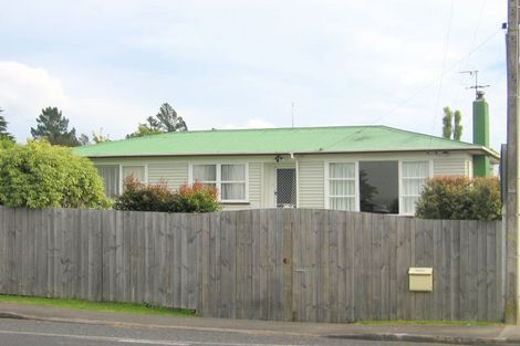 Photo of property in 122 Don Buck Road, Massey, Auckland, 0614