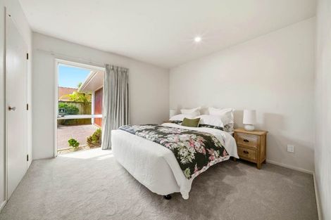 Photo of property in 22 Suncrest Drive, West Harbour, Auckland, 0618