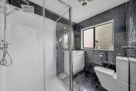 Photo of property in 2/52 Stanley Road, Glenfield, Auckland, 0629