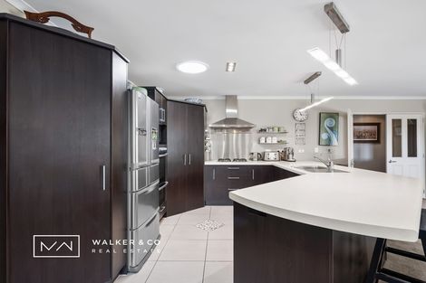 Photo of property in 30 Aragon Grove, Kingsley Heights, Upper Hutt, 5018